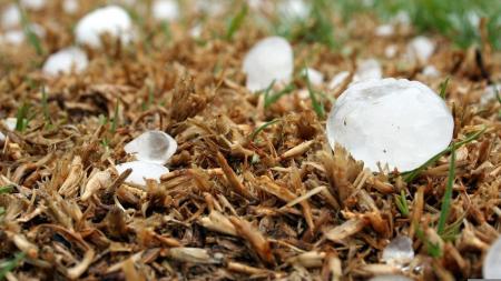 Fique atento ao alerta laranja para chuva de granizo em regiões de Minas