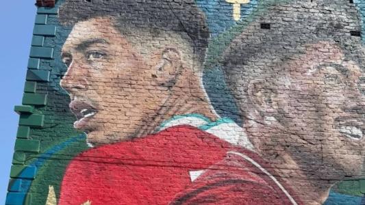 Firmino virou arte em mural perto de Anfield