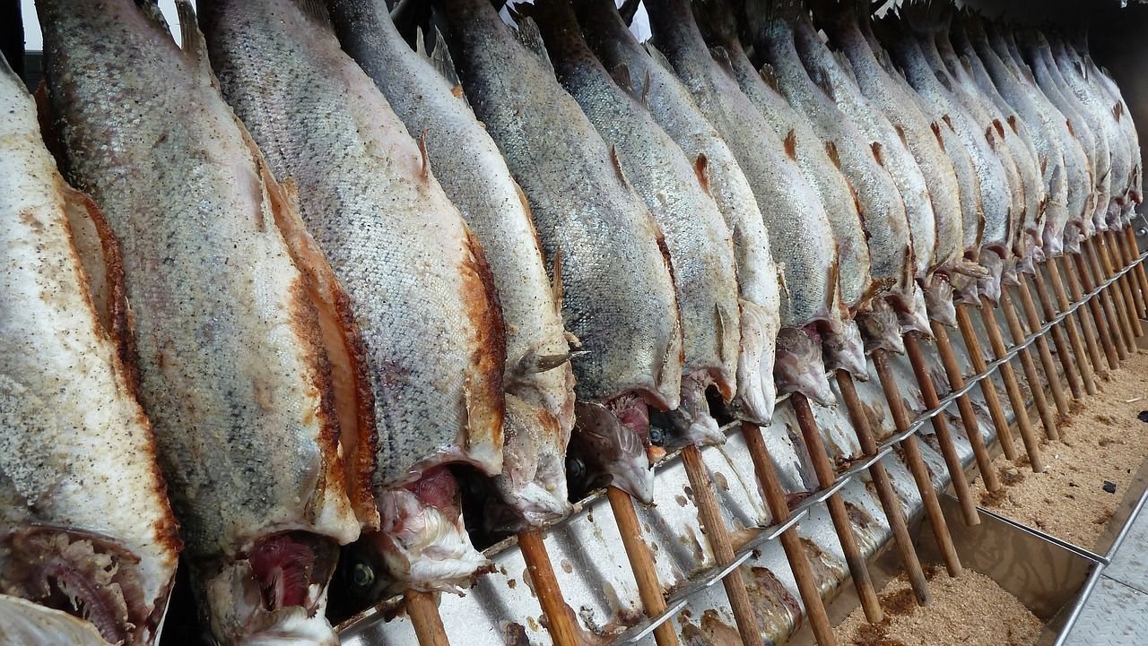 Preço do peixe cai, mas valor do camarão sobe até 14% em BH, aponta pesquisa