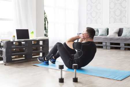 Core em casa: 4 exercícios simples para postura, equilíbrio e reduzir dores nas costas