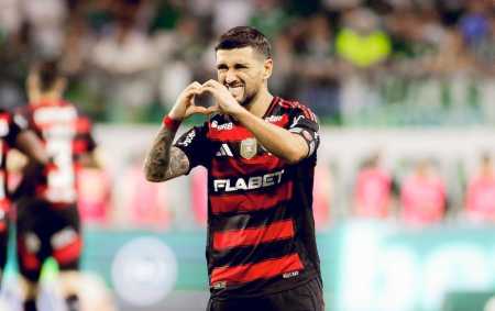 Arrascaeta comemora gol sobre o Palmeiras no Brasileirão de 2025, no Allianz Parque