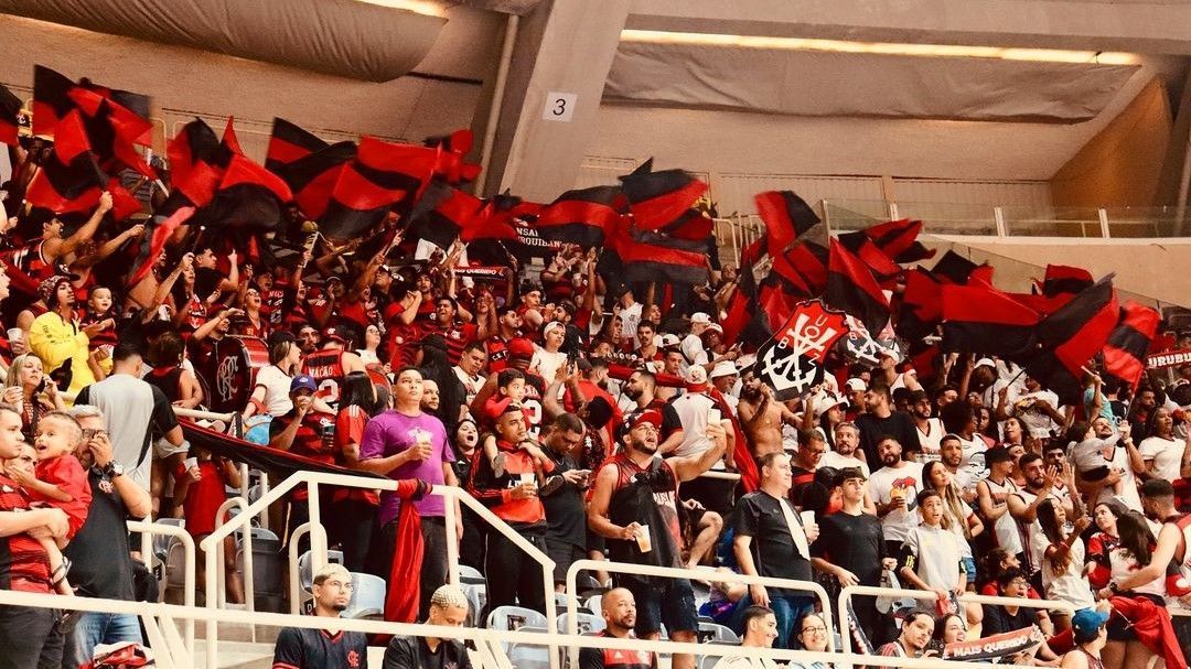 Veja as diferenças de tratamento da prefeitura do Rio e de BH nas construções de estádios de Flamengo e Atlético