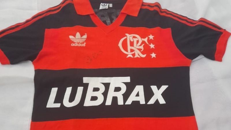 Última camisa usada por Zico no Flamengo vai a leilão; veja valor de lance