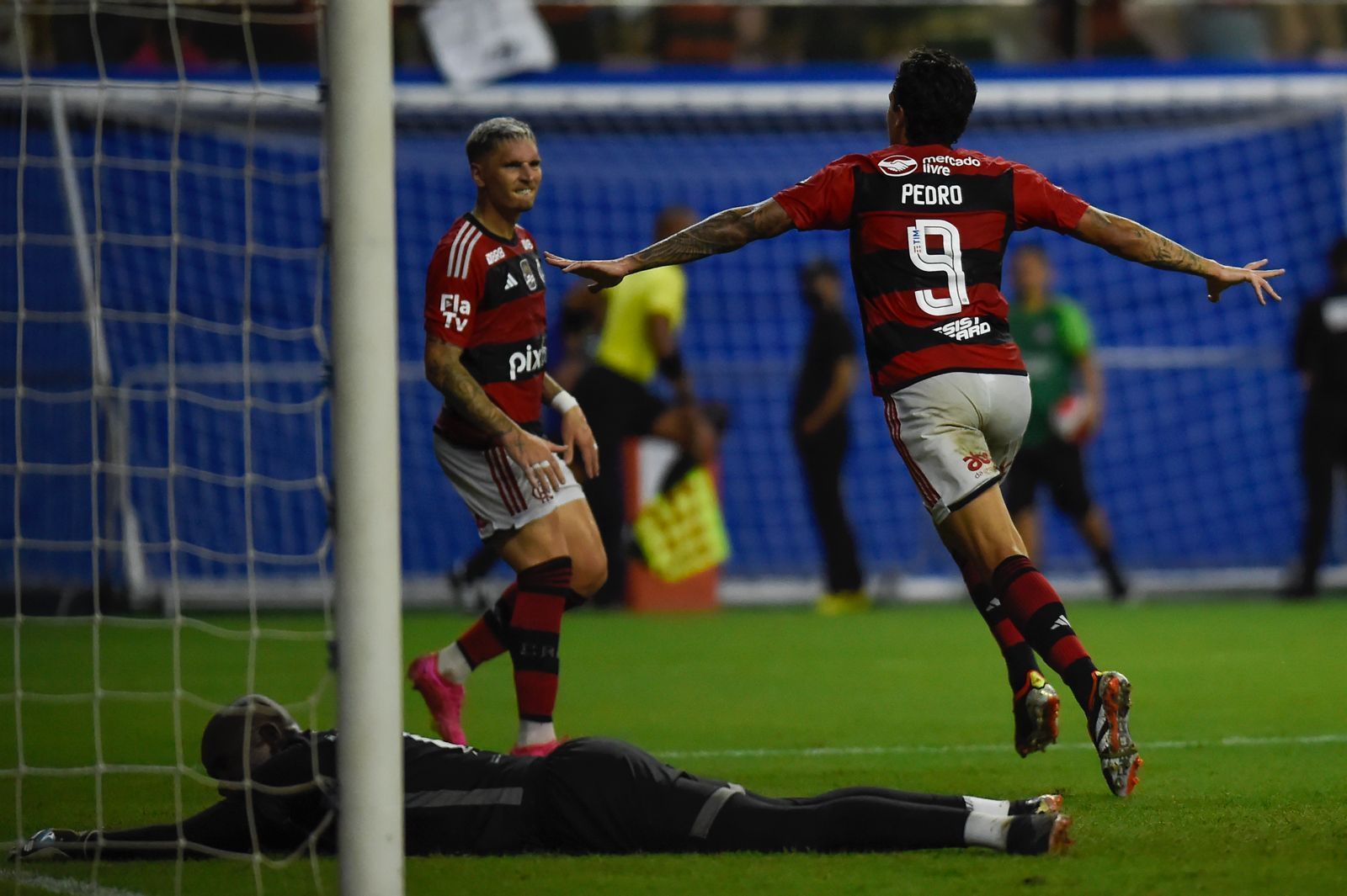 Varela celebra gol pelo Flamengo e projeta estreia de De La Cruz: 'Ansiosos'
