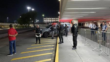 Flamengo driblou torcida no desembarque no Rio de Janeiro