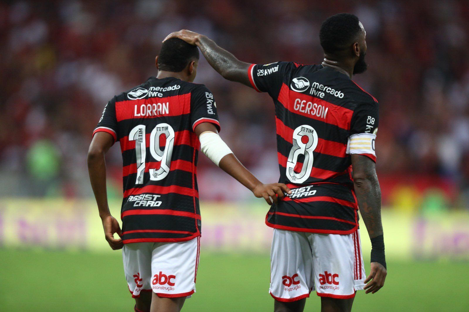 Flamengo domina e vence o Corinthians, no Maracanã, pelo Brasileirão