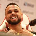 Michael arranca risadas em volta ao Flamengo, elogia Neymar e crava: 'Zerei o game'