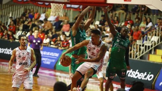 Flamengo lidera por 2 a 1 a série contra o Bauru