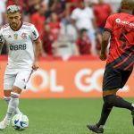 Flamengo sofre a virada do Athletico e segue sem vencer com Sampaoli no Brasileirão