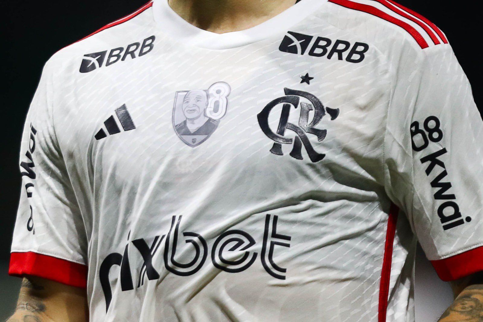Arrascaeta lembra jogo de ida, celebra vaga do Flamengo e dedica a Adílio
