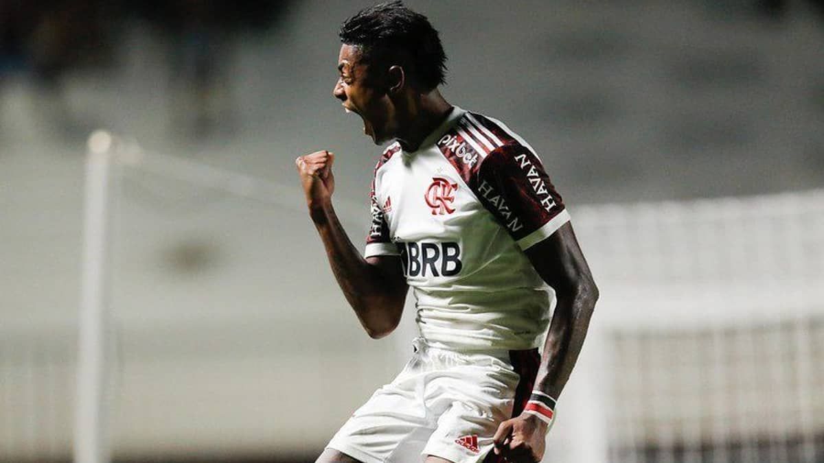 Flamengo segue com cautela para contar com Bruno Henrique