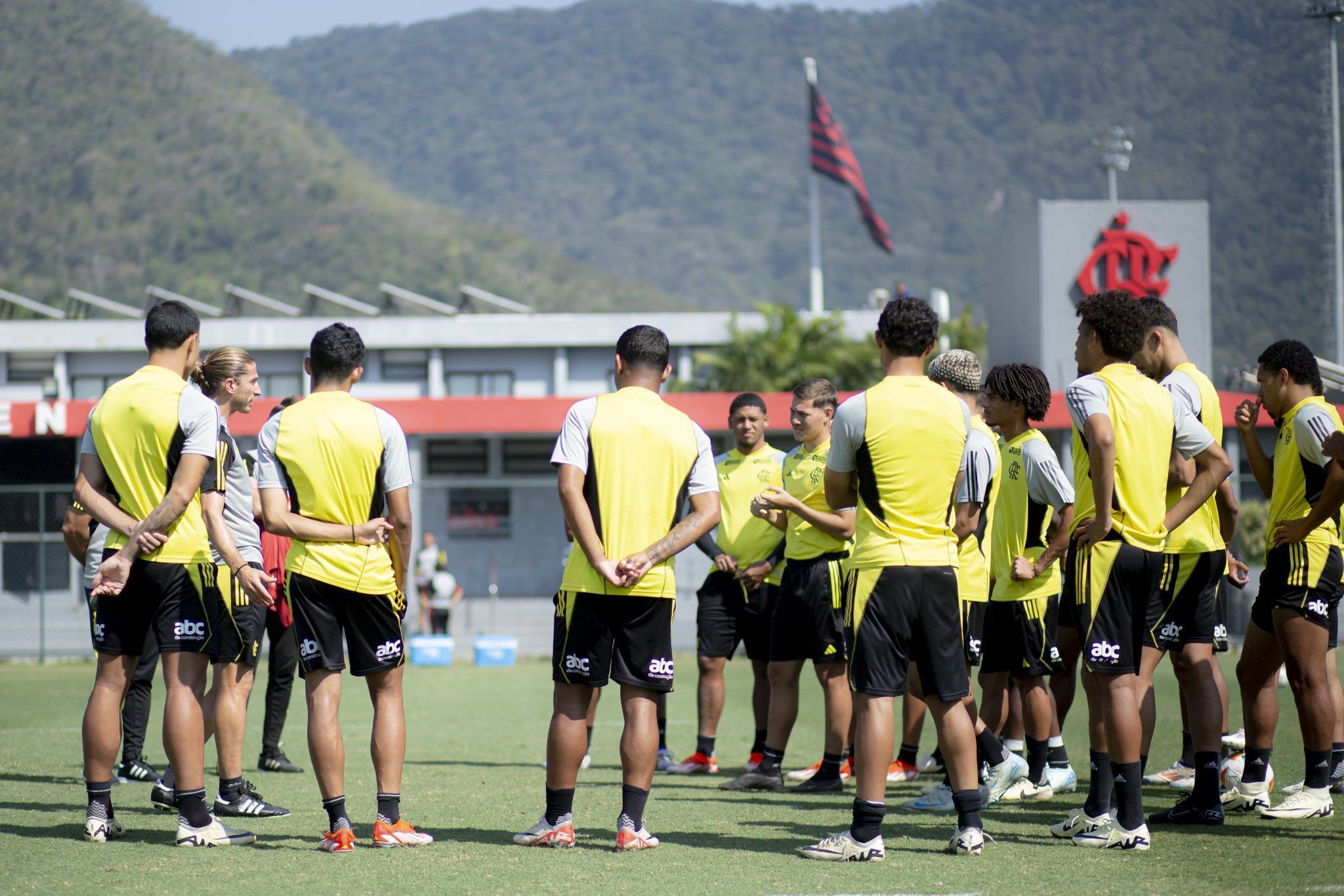 Flamengo x Olympiacos: Filipe Luís e garotos do Ninho decidem o Intercontinental Sub-20