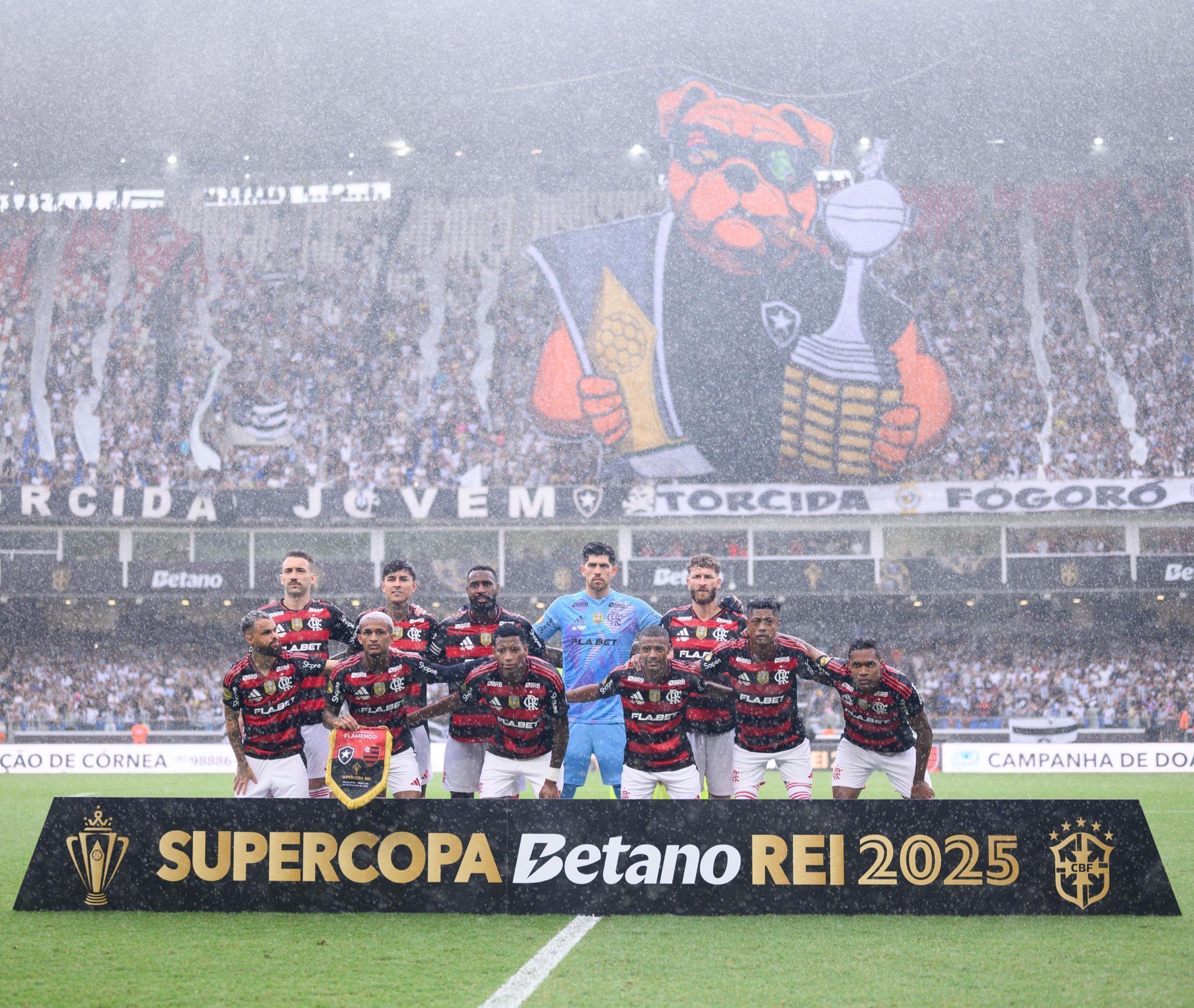 Danilo e Luiz Araújo celebram título pelo Flamengo: 'Começar o ano com pé direito'