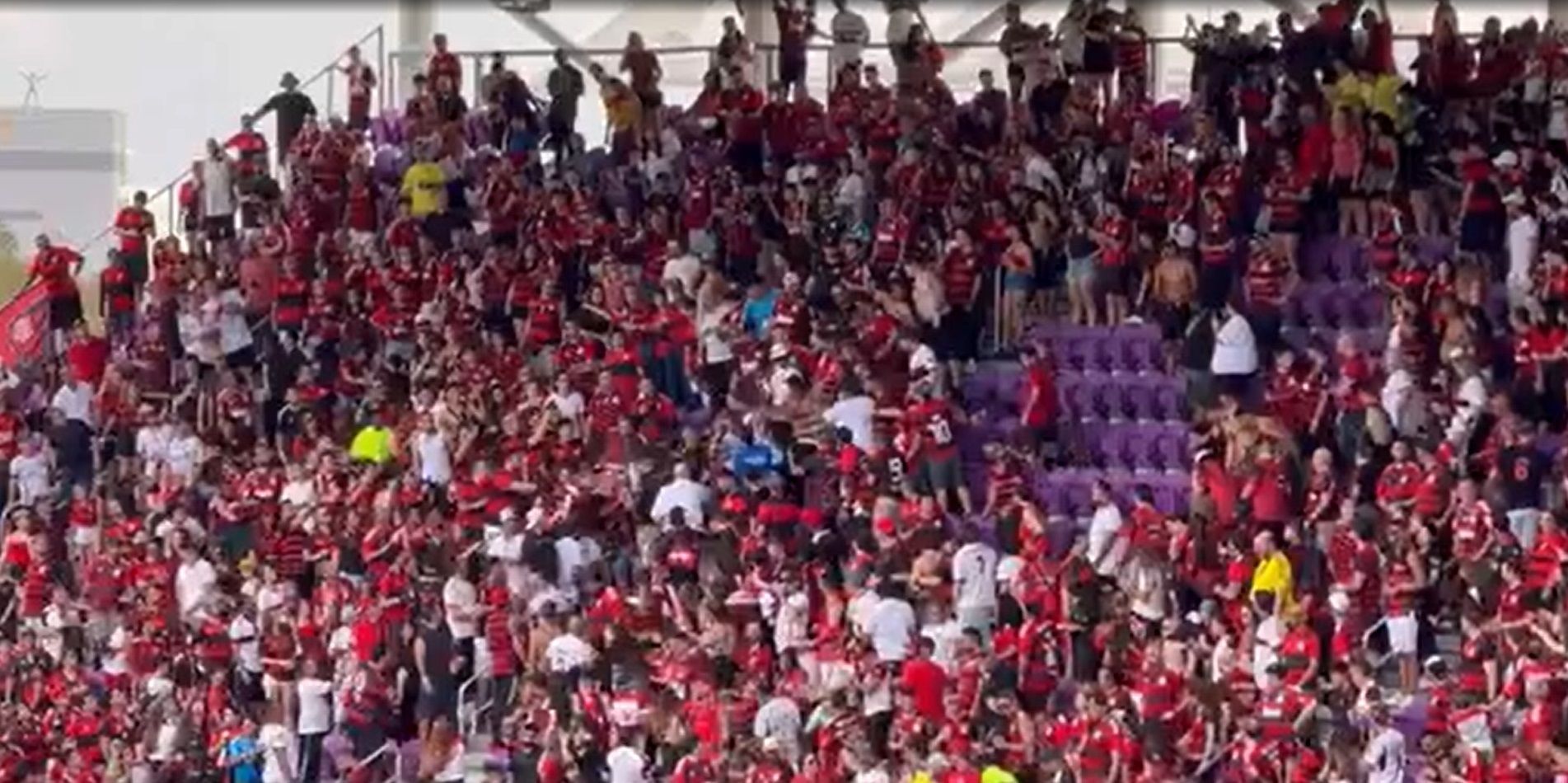 Torcedores do Flamengo protagonizam briga na arquibancada em amistoso em Orlando