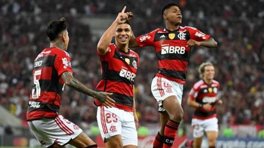 Flamengo venceu o Racing no Maracanã