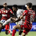 Flamengo vence Santos e assume terceira colocação do Brasileiro