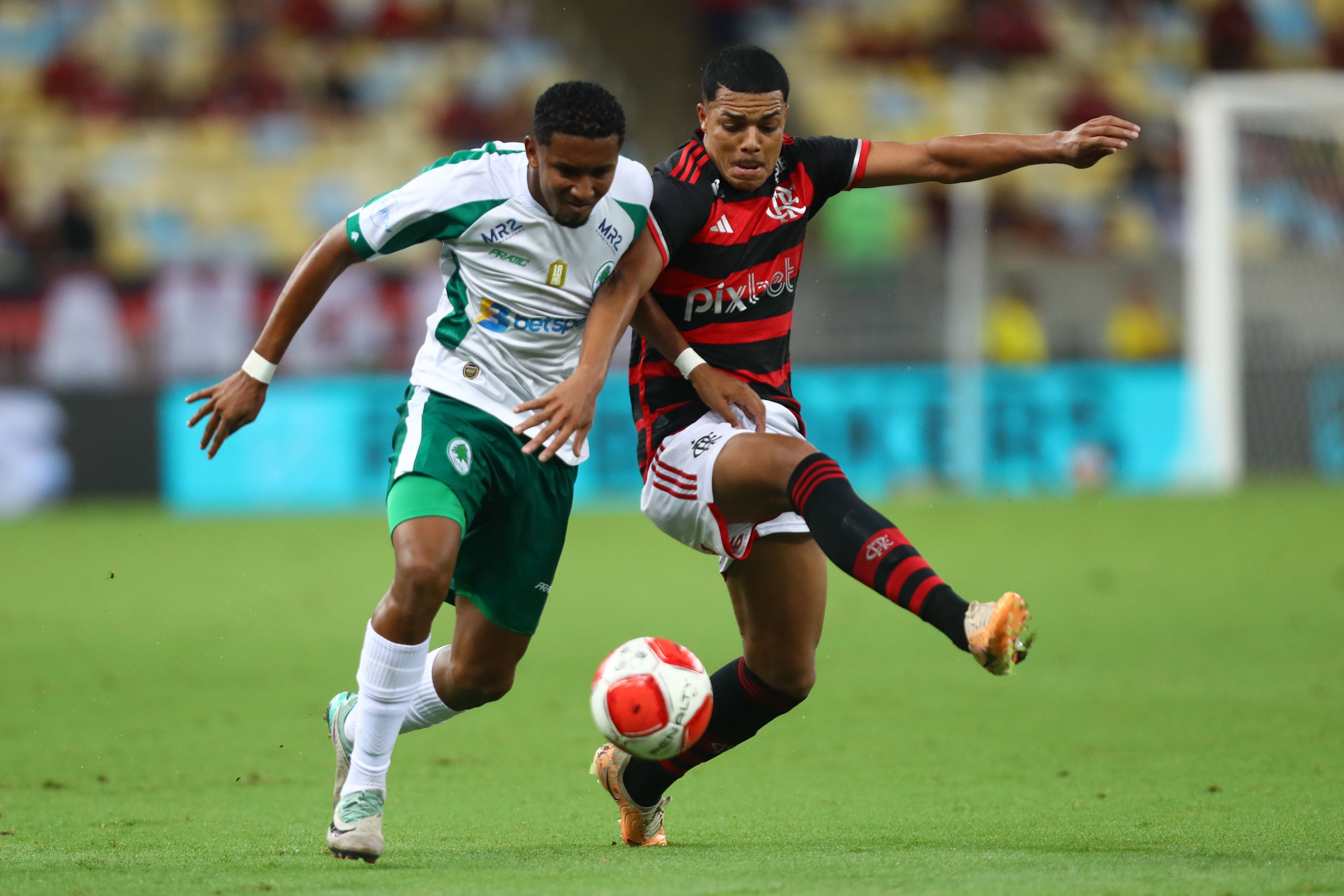 Inspirado em João Gomes, Igor Jesus surge como solução para baixas no Flamengo