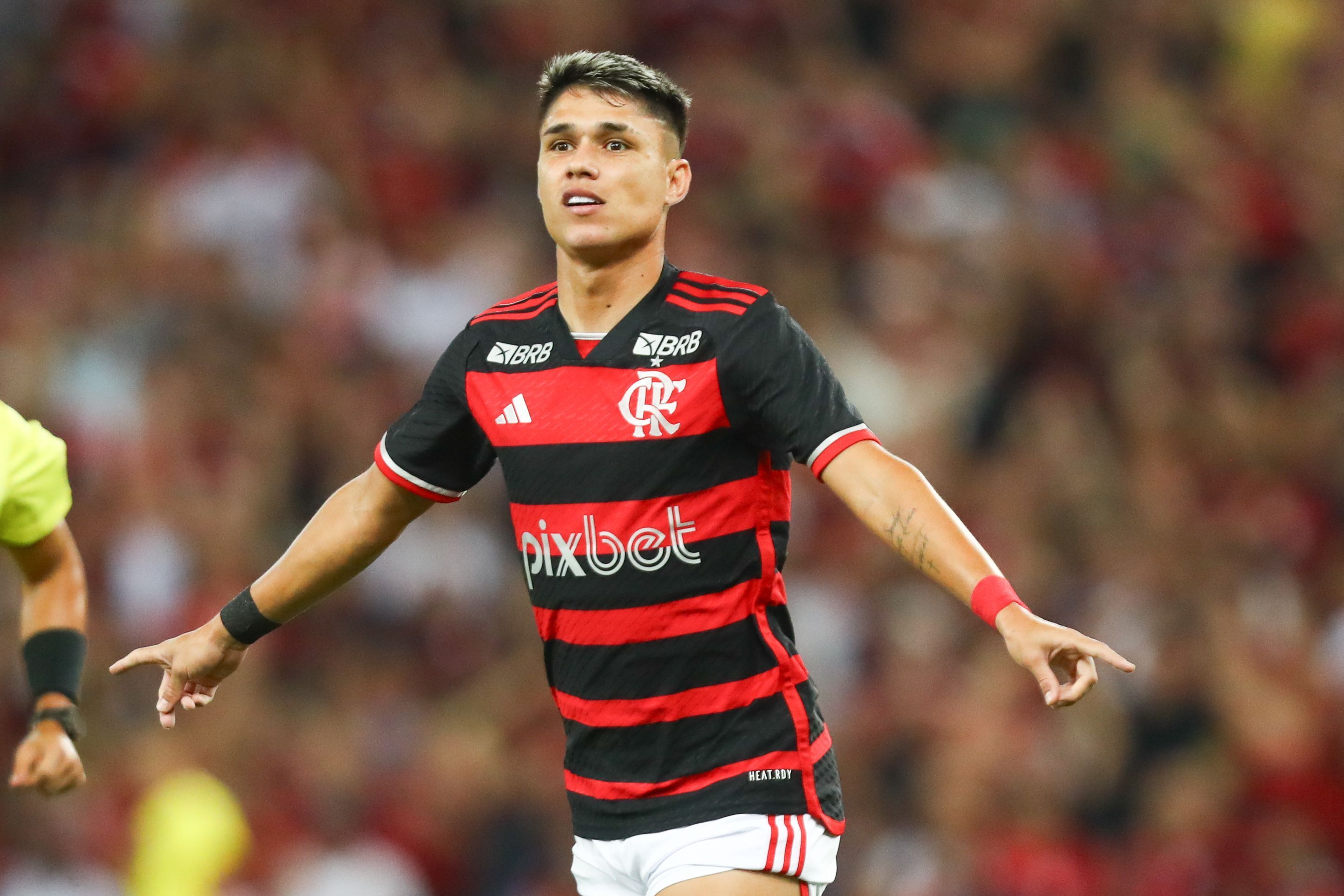 Flamengo estreia novo patrocinador no uniforme contra o Fluminense; saiba mais