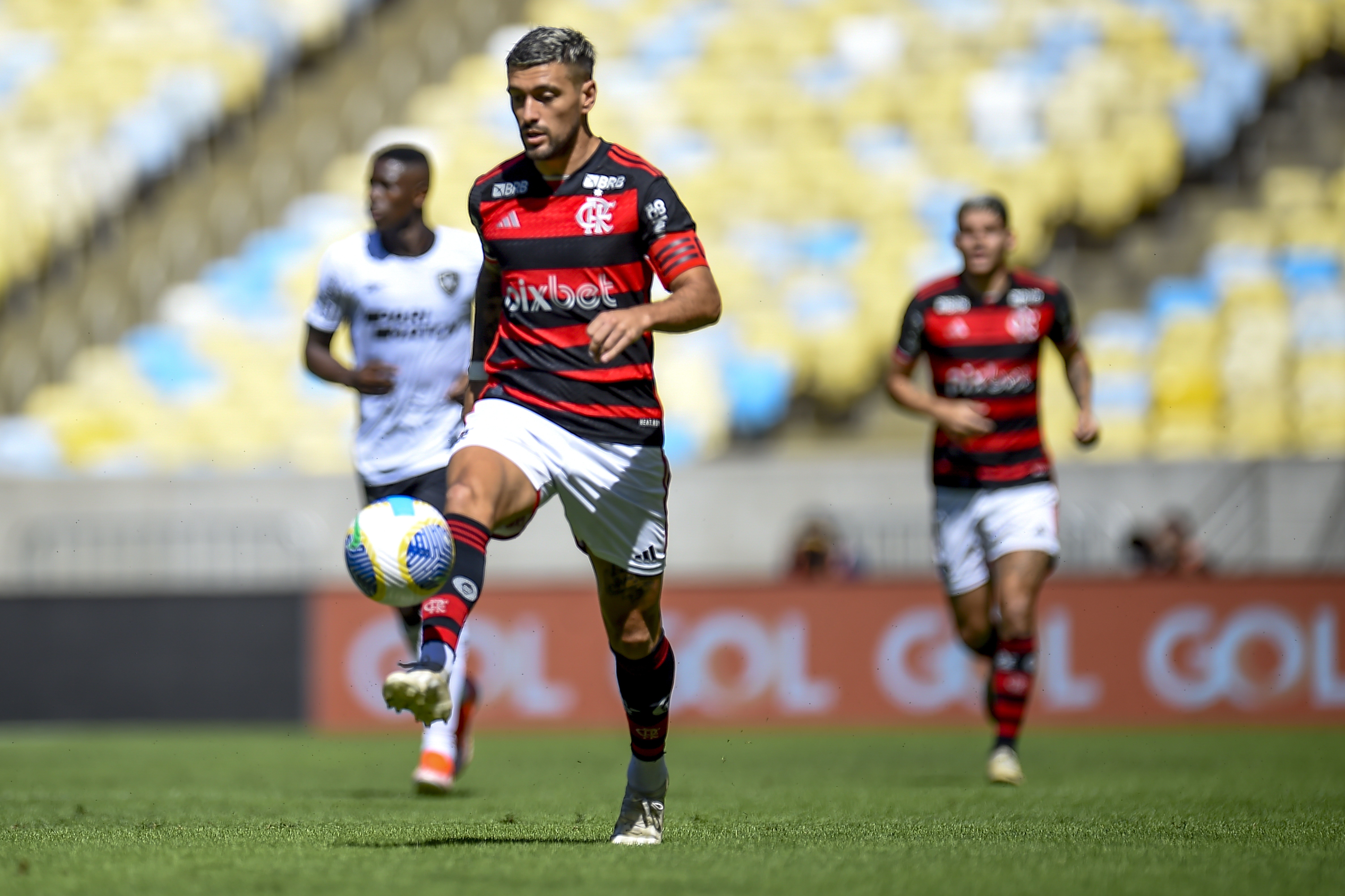Flamengo informa lesões de Arrascaeta e Pulgar; saiba mais