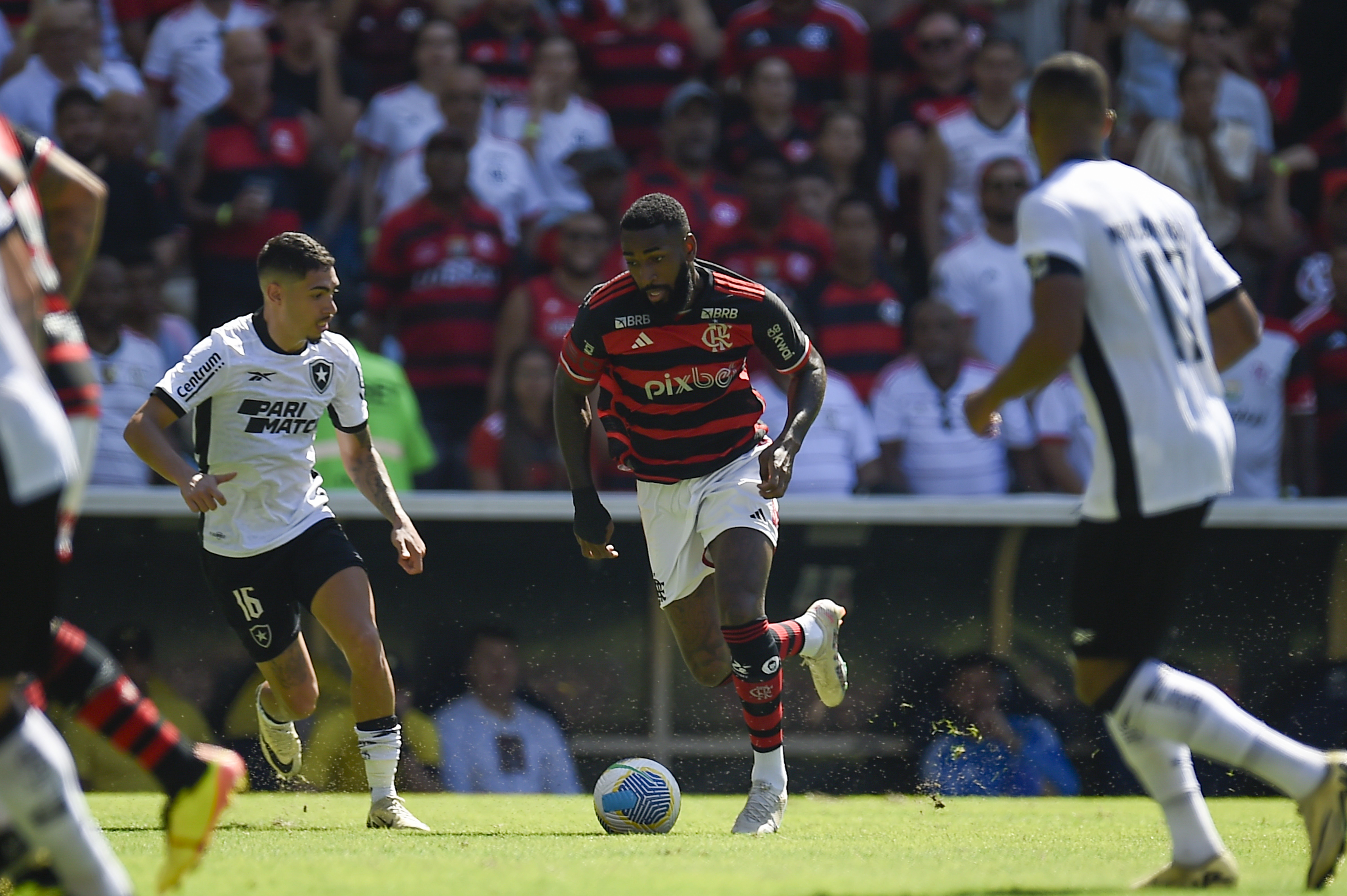 Flamengo e Botafogo detonam clássico às 11h: 'Saúde fica exposta'