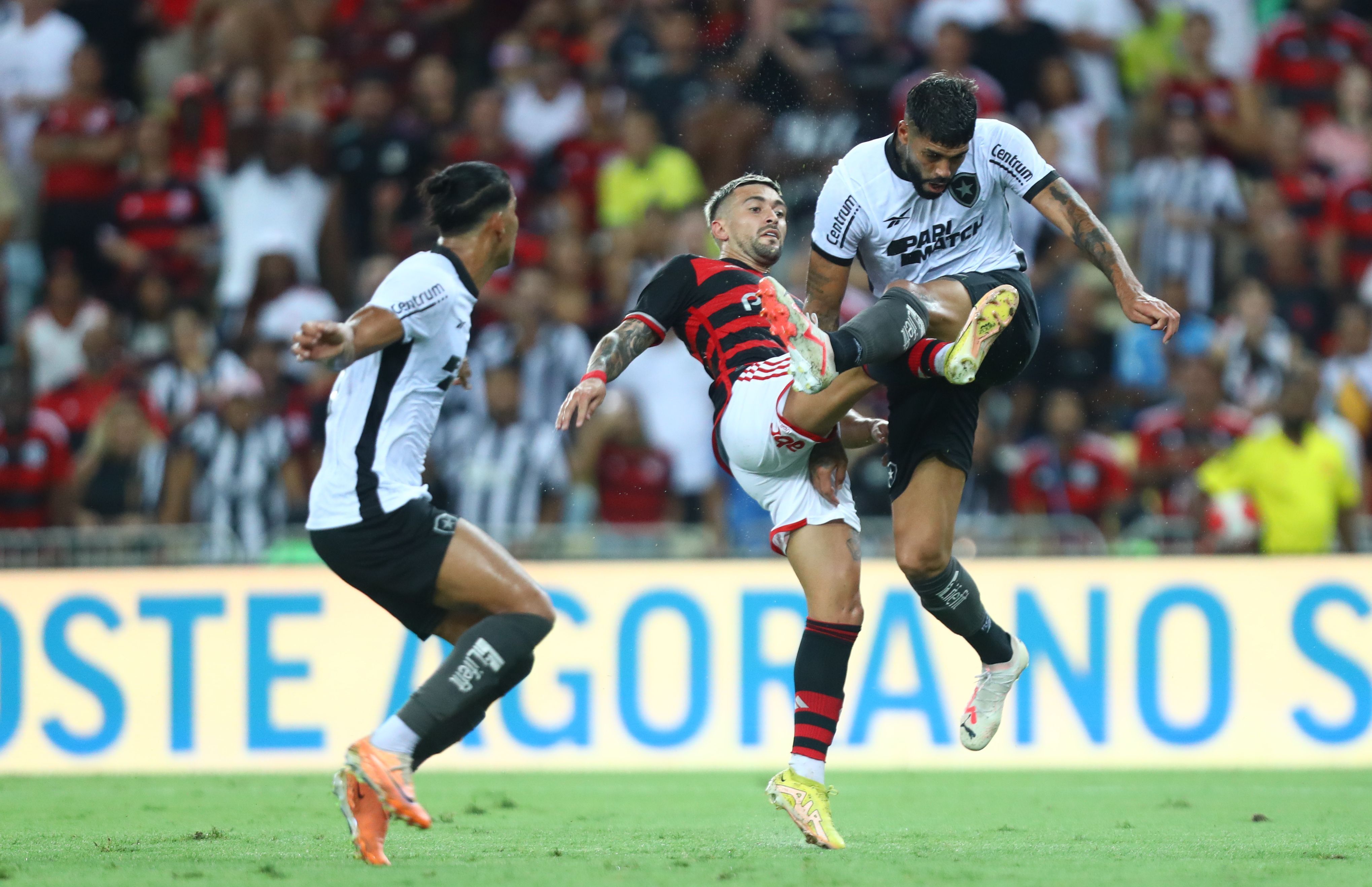 Em maratona de jogos, Flamengo e Botafogo disputam clássico pelo Brasileirão