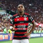 Chuvas no RS: Flamengo leiloa camisas da vitória sobre o Corinthians