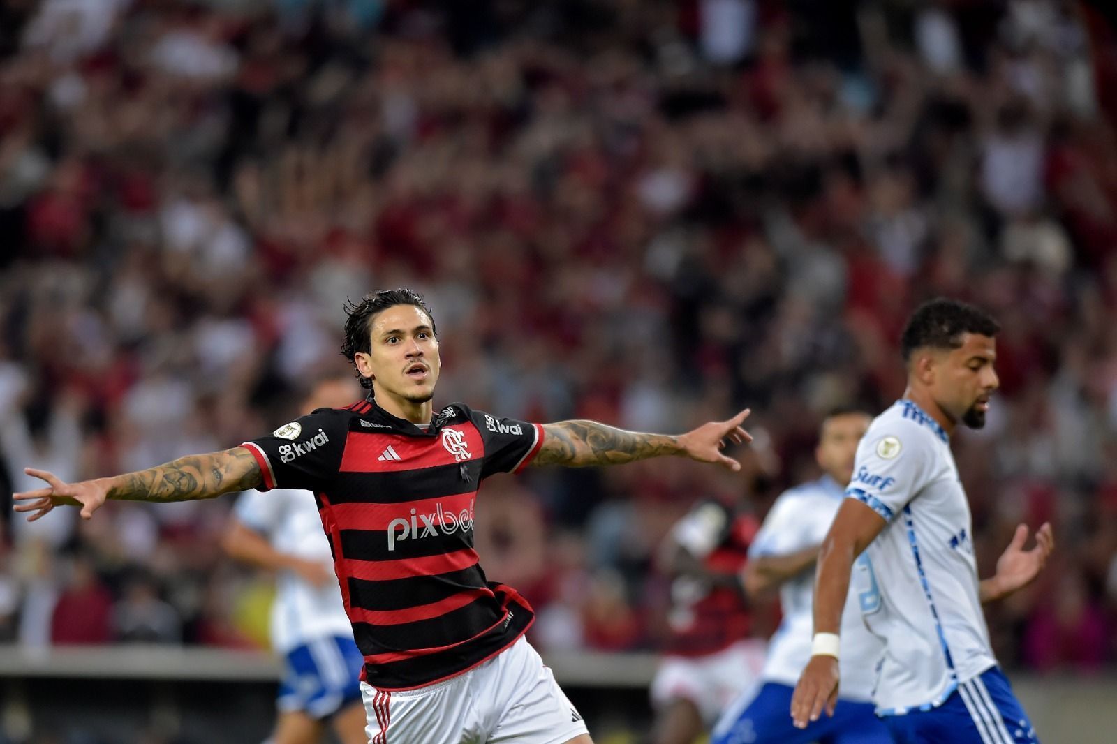 Cruzeiro perde para líder Flamengo em jogo equilibrado pelo Brasileiro