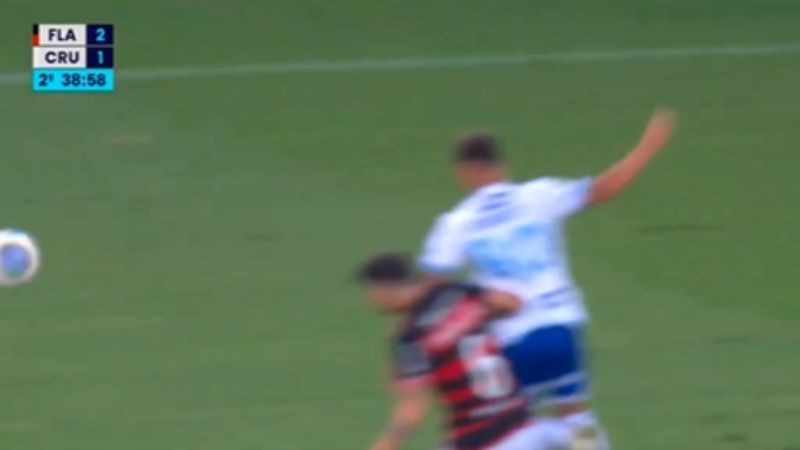 Árbitro acertou ao anular pênalti para o Flamengo contra o Cruzeiro? Márcio Rezende avalia
