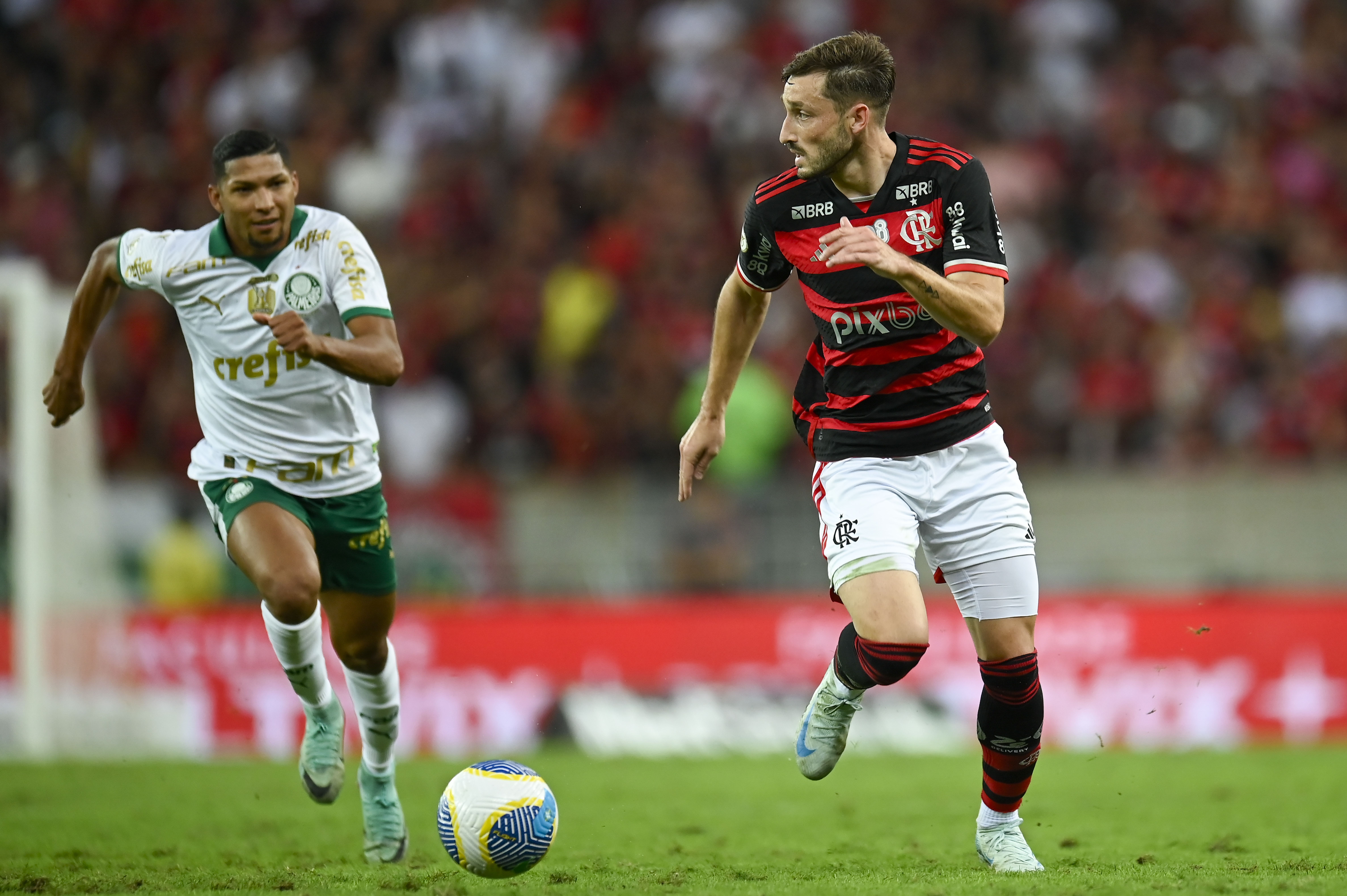 Everton Cebolinha e Viña, do Flamengo, passarão por cirurgias; saiba detalhes