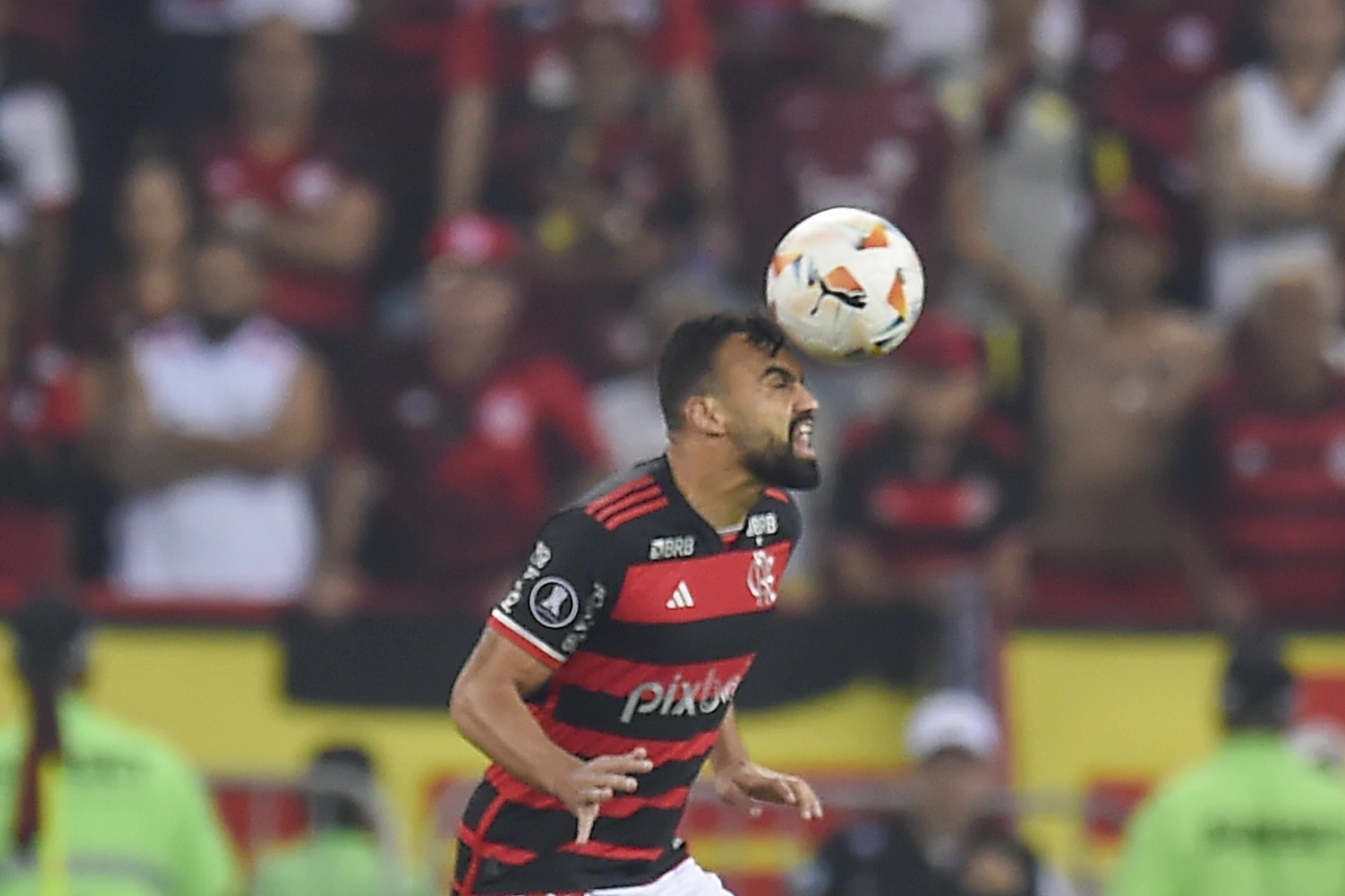 Fabrício Bruno, do Flamengo, se emociona ao falar do sonho de jogar na Europa