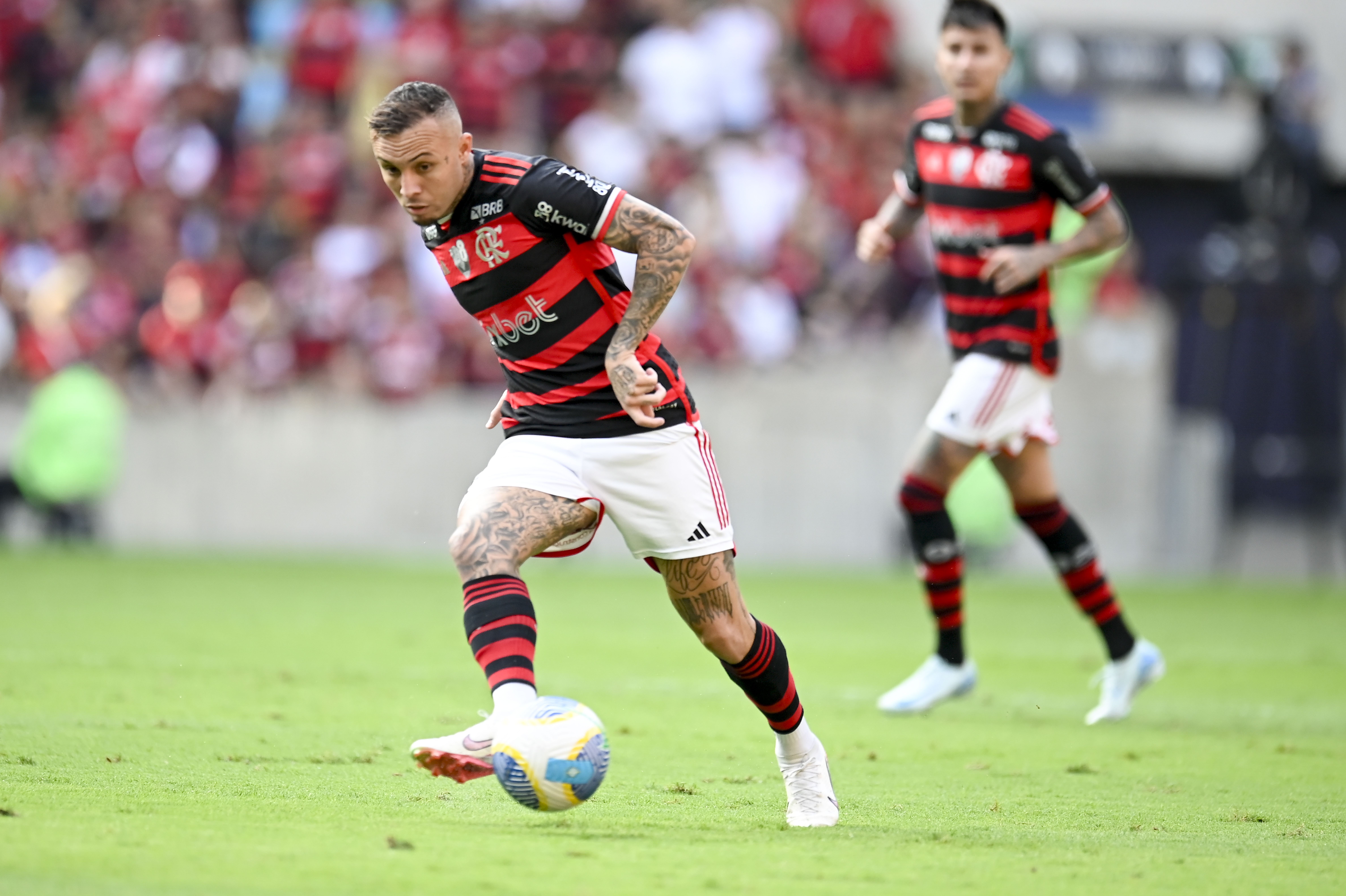 Jogadores do Flamengo são encaminhados para hospital com suspeitas de lesões graves