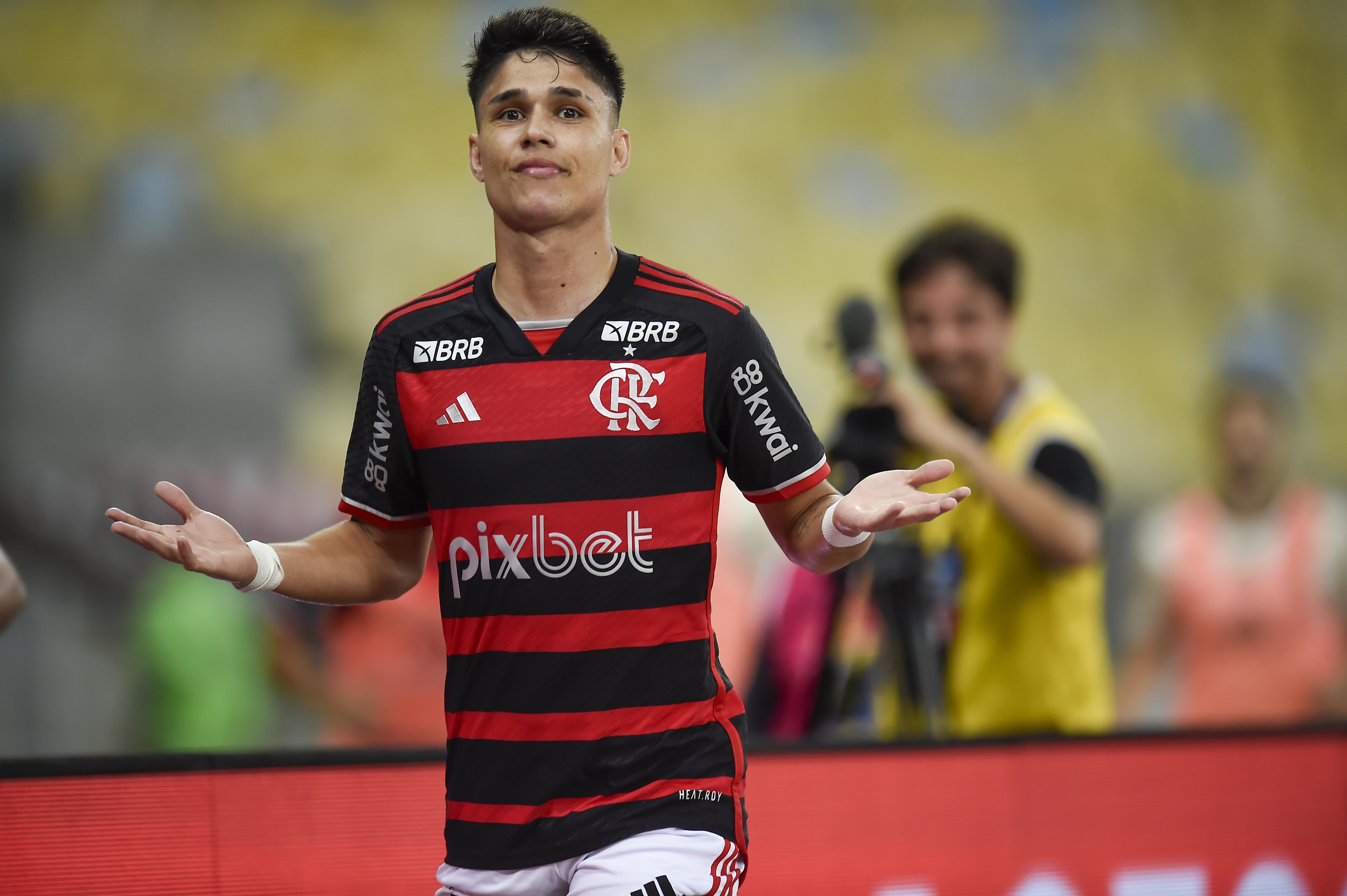 Discreto, Luiz Araújo consolida papel decisivo no Flamengo de Tite