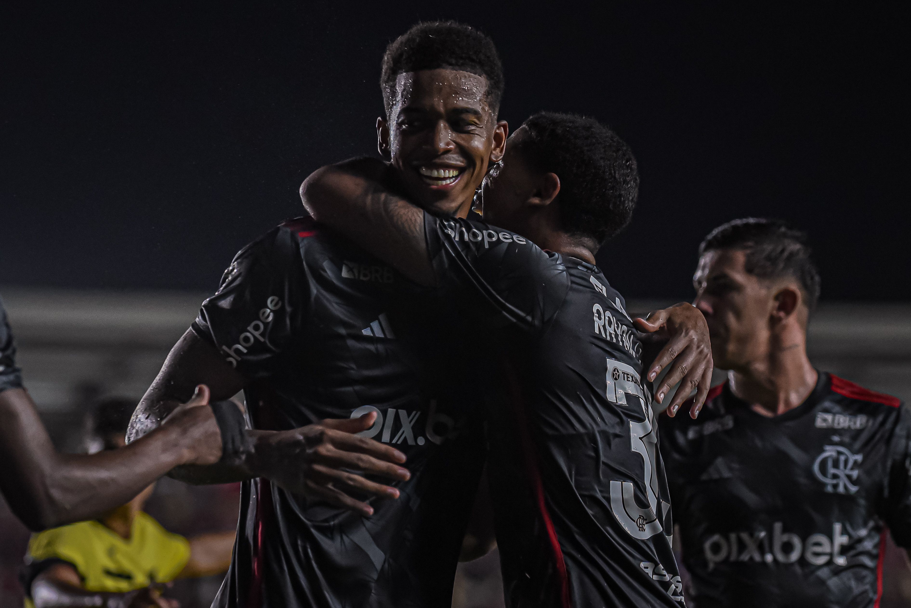 Carpini confirma chegada de Carlinhos, do Flamengo, ao Vitória