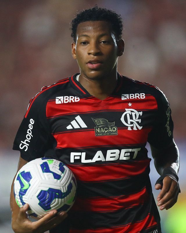 Após imbróglio com Equador, Flamengo anuncia retorno de Plata para tratar lesão