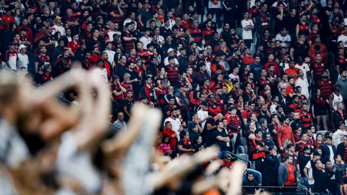 Torcida do Flamengo esgota ingressos para jogo contra o Corinthians