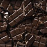 Chocolate menor com preço maior? Entenda o que é a reduflação e como ela afeta o bolso e a saúde