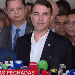 'Tornozeleira foi o de menos', diz Flávio sobre prisão de Bolsonaro