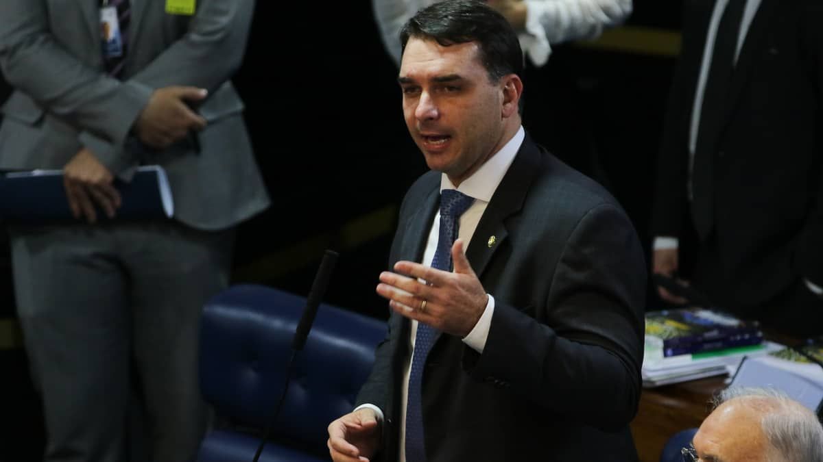 Após rejeição de Messias, Flávio Bolsonaro pede que parlamentares 'não baixem a guarda'