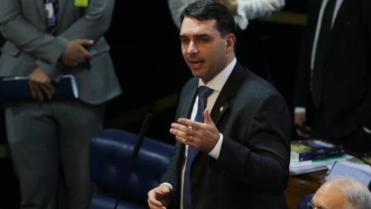 Flávio Bolsonaro considerou bloqueio de redes sociais de deputados um ataque ao Congresso