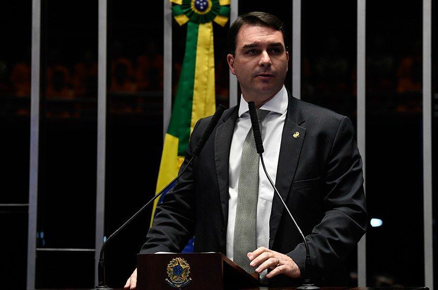 Flávio Bolsonaro não segurou PL do fim das saidinhas; relatório foi entregue e aguarda debate na comissão