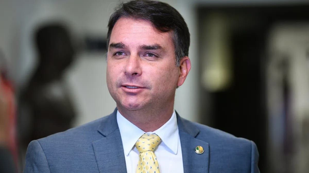 Genial/Quaest: 54% dizem que Bolsonaro errou ao indicar Flávio para concorrer em 2026