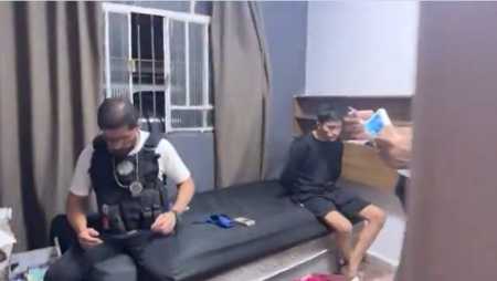 Momento da prisão dos dois suspeitos foi compartilhado por Flávio Bolsonaro