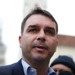 Flávio Bolsonaro confirma candidatura à Presidência em 2026
