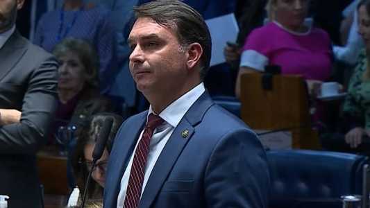 Flávio Bolsonaro voltou a vincular governo Lula ao crime organizado