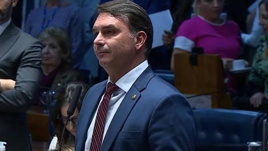 Flávio Bolsonaro voltou a vincular governo Lula ao crime organizado
