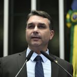 'Ficção', diz Flávio sobre voto de Moraes por condenação de Bolsonaro