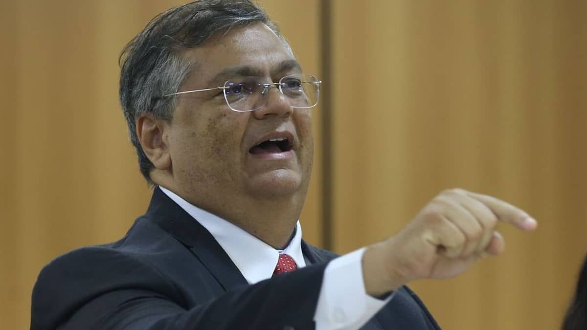 Flávio Dino pede que governadores reforcem policiamento nas escolas nos próximos dias