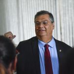 Dino troca festa de magistrados por missa após posse no STF