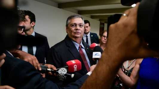 Flávio Dino esteve no Senado nesta quinta-feira para dialogar com senadores em troca de fotos