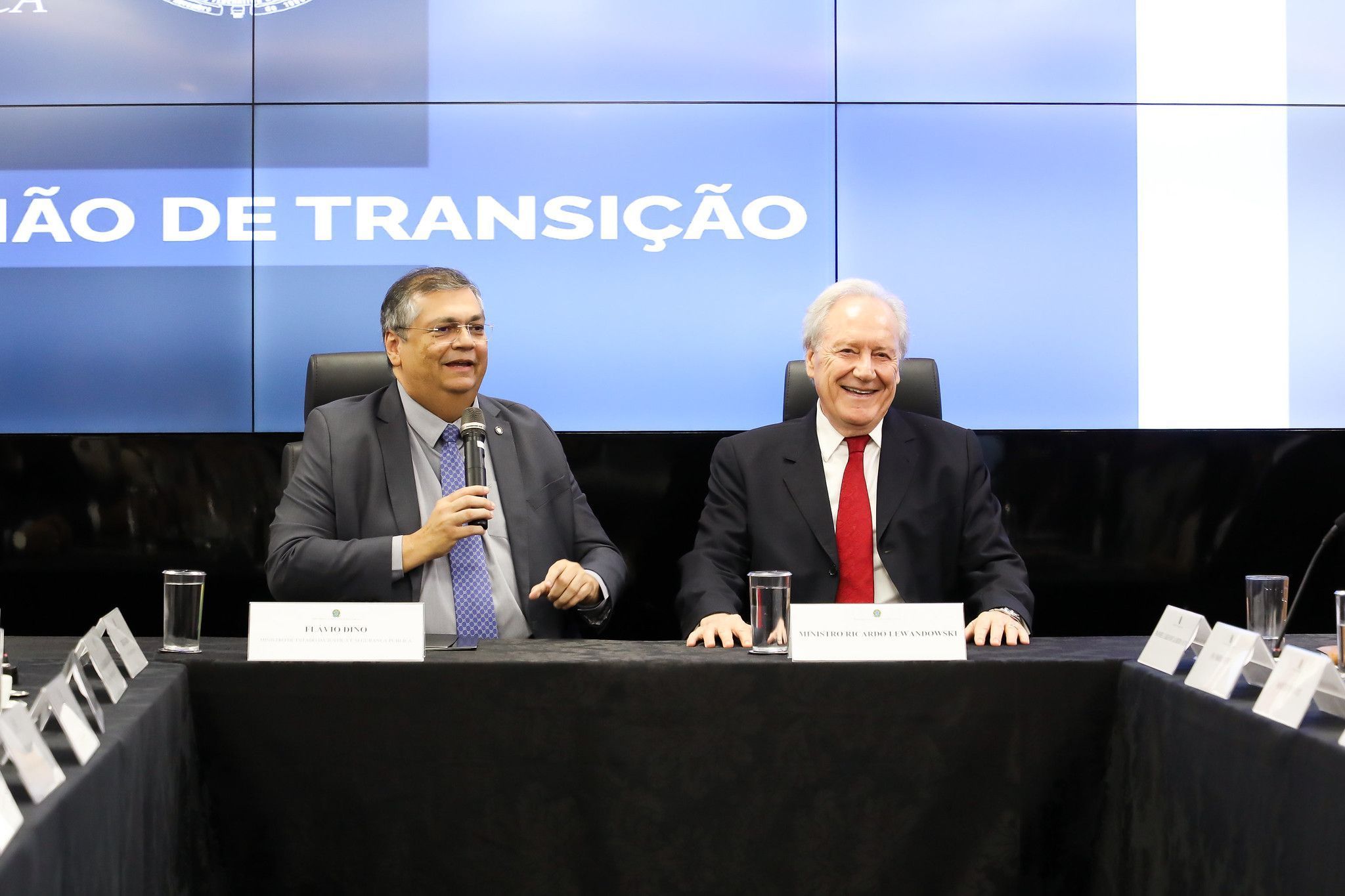 Dino e Lewandowski iniciam transição para nova gestão do Ministério da Justiça